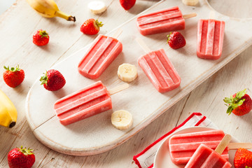 Homemade Strawberry and Banana Popsicles