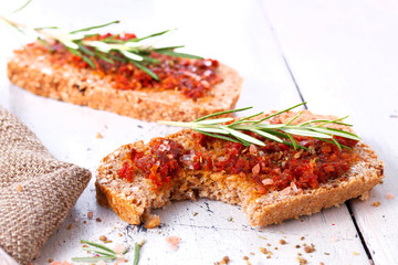 Bread with dried tomatoes and herbs