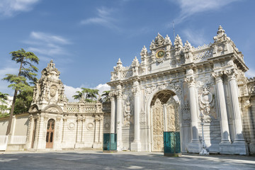 Fototapeta na wymiar Gate of The Sultan, Dolmabahce Palace, Istanbul, Turkey