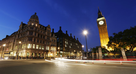Obraz premium Night View of London Parliament Square, Big Ben Present
