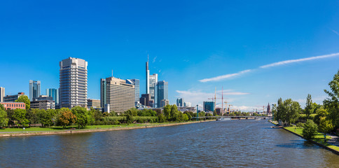 Fototapeta na wymiar Ginancial district in Frankfurt