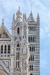 Fototapeta premium The main cathedral (duomo) in Siena Italy, with its dome and tall striped tower.