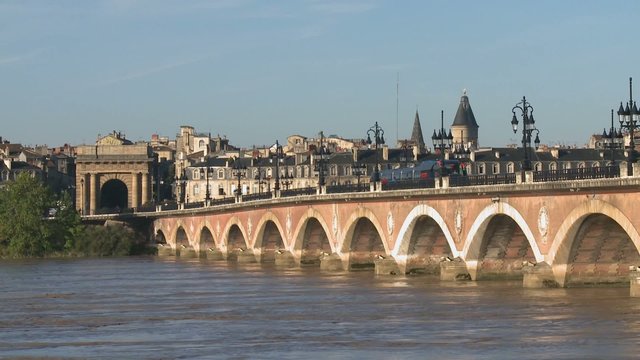 bordeaux pont napol&eacute;on