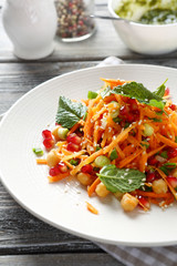 Salad with carrot and garnet