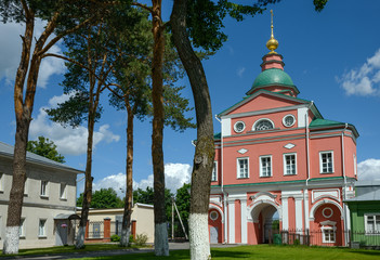 Fototapeta na wymiar Northern Holy Gate of Intercession Khotkovo Monastery, Moscow Re