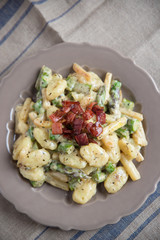 Gnocchi im creminger Käsesauce mit weissem Saprgel 