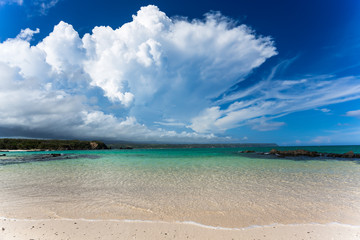 沖縄　綺麗な慶佐次海岸