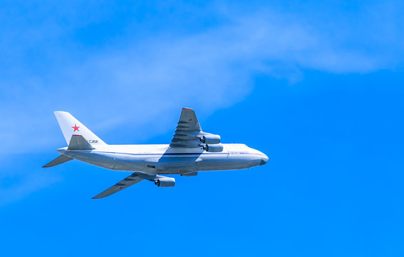 MOSCOW/RUSSIA - MAY 7: An-124-100 Ruslan (Condor) the world larg