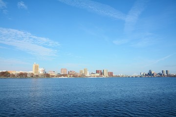 Obraz premium チャールズ川とボストンのビル群