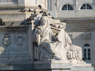 Obraz premium Rossio Statue With Pigeons
