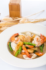 Fried noodle with shrimp and squid and vegetable