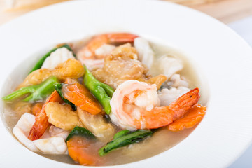 Fried noodle with shrimp and squid and vegetable