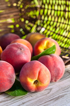  juicy peaches