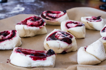 buns from yeast dough with jam prepared at home