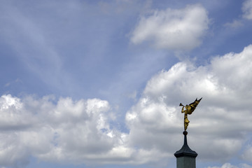 Трубящий ангел. Оптина  пустынь.