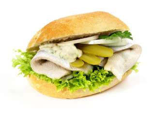 Fischbrötchen mit eingelegtem Hering