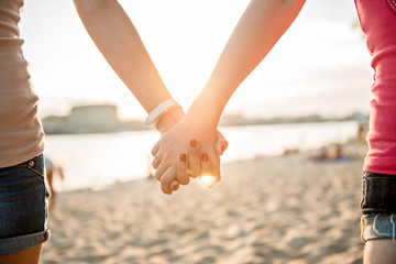 Girl holding hands on the beach - obrazy, fototapety, plakaty