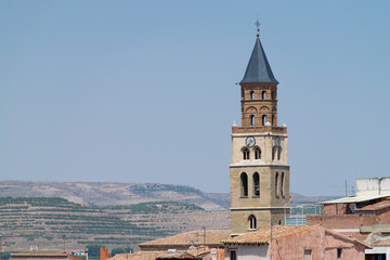 Fototapeta na wymiar Campanario de la Iglesia San Pedro de Fraga en Aragón, España