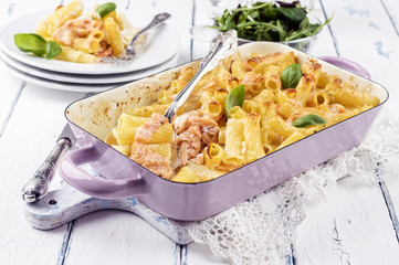 Nudelauflauf mit Lachs