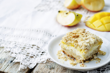 Apple mango cream cheese oat bars