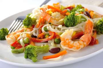 shrimp with noodles and vegetables