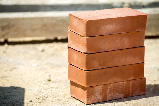 Stack Of Red Bricks Stock Photo - Download Image Now - Brick, Stack, Heap -  iStock