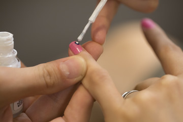 Oje Sürmek ve Kuaför