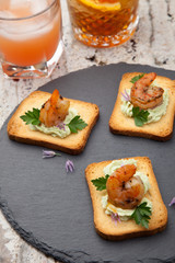 Spicy Avocado Shrimps Toasts