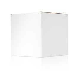 白い箱/段ボールで出来ている白い箱