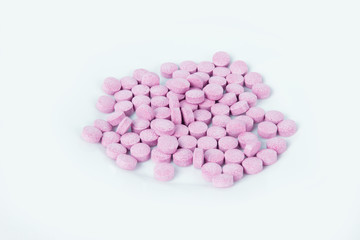 Obraz na płótnie Canvas Close-up of purple / pink pills (studio white background)