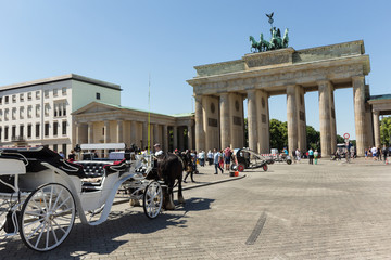 Brandenburger Tor Berlin -  © hanohiki