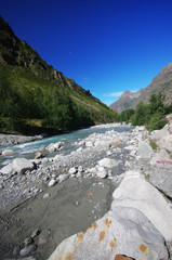 torrent de montagne - alpes 