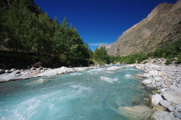 torrent de montagne - alpes fran&ccedil;aises