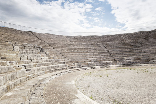 Roman theater audience