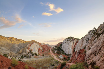 Fototapeta premium Canyon Road during sunset