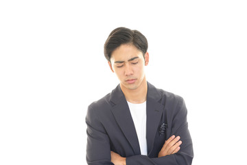 疲れた表情の男性