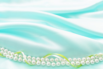 サテン生地のドレープ