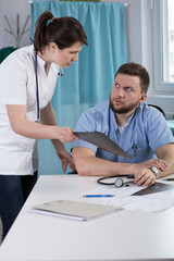 Obraz premium Showing xray photo