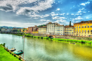 Fototapeta na wymiar cloudy sky over Arno river in Florence