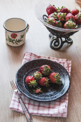 Fresh strawberries in a bowl