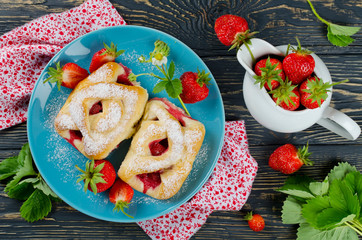 Bun with strawberries