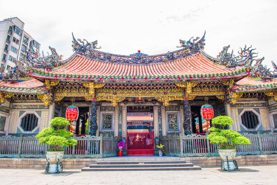 Mengjia Longshan Temple