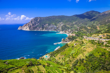 Fototapeta na wymiar scenery of Ligurian coast- Monterosso al mare, Cinque terre