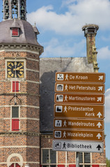 Fototapeta na wymiar Tourist sign and the Petershuis in Gennep