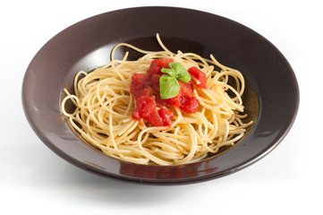 spaghetti with fresh tomato and basil