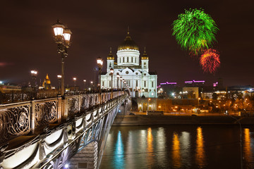 Fototapeta na wymiar Fireworks over cathedral of Christ the Savior in Moscow