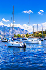 Fototapeta premium Italian holidays - sailing in Lago di Garda