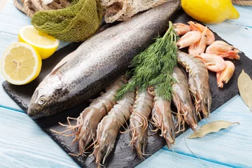 Crédence de cuisine en verre imprimé Crustacés Fresh raw sea food with spices