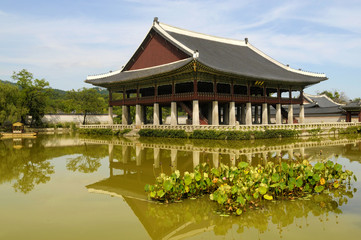 Fototapeta premium Gyeongbok Palace pavillion Seoul south korea famous historical building photo