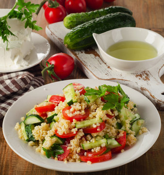 Salad with bulgur, parsley and fresh vegetables.